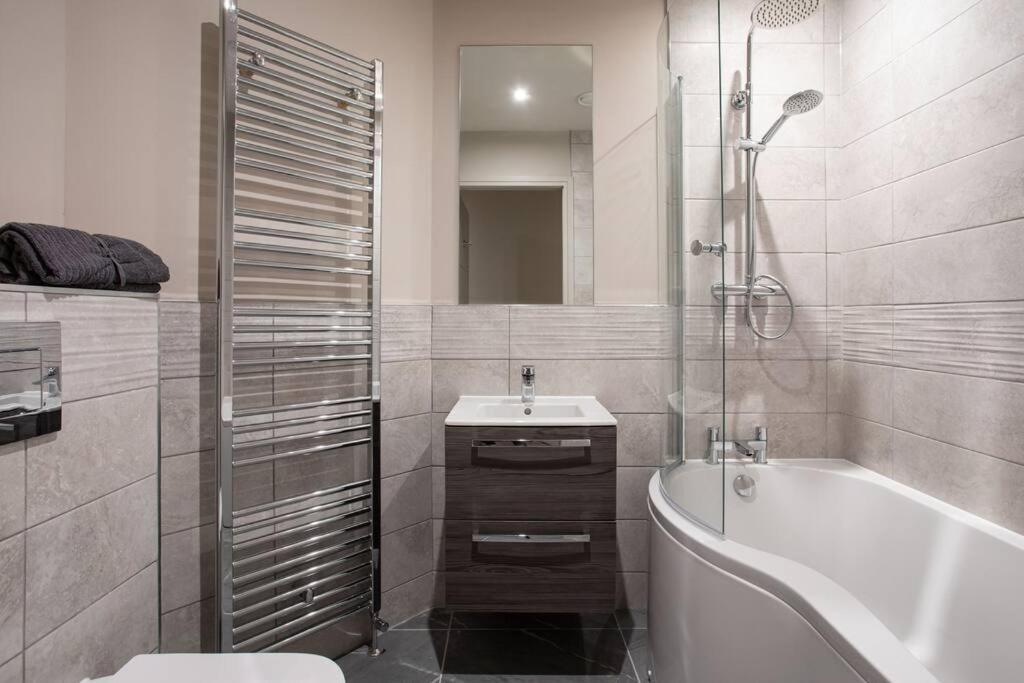 Modern 2Br With Balcony Next To The City Airport Bhd - Free Parking Belfast Exteriör bild